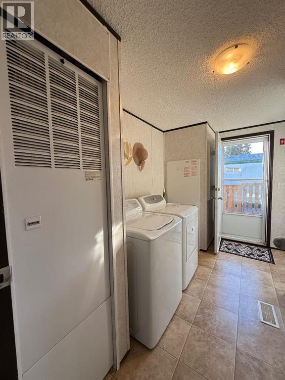 34, Eastview Estates Park, High Prairie, Alberta  T0G 1E0 - Photo 11 - A2270107