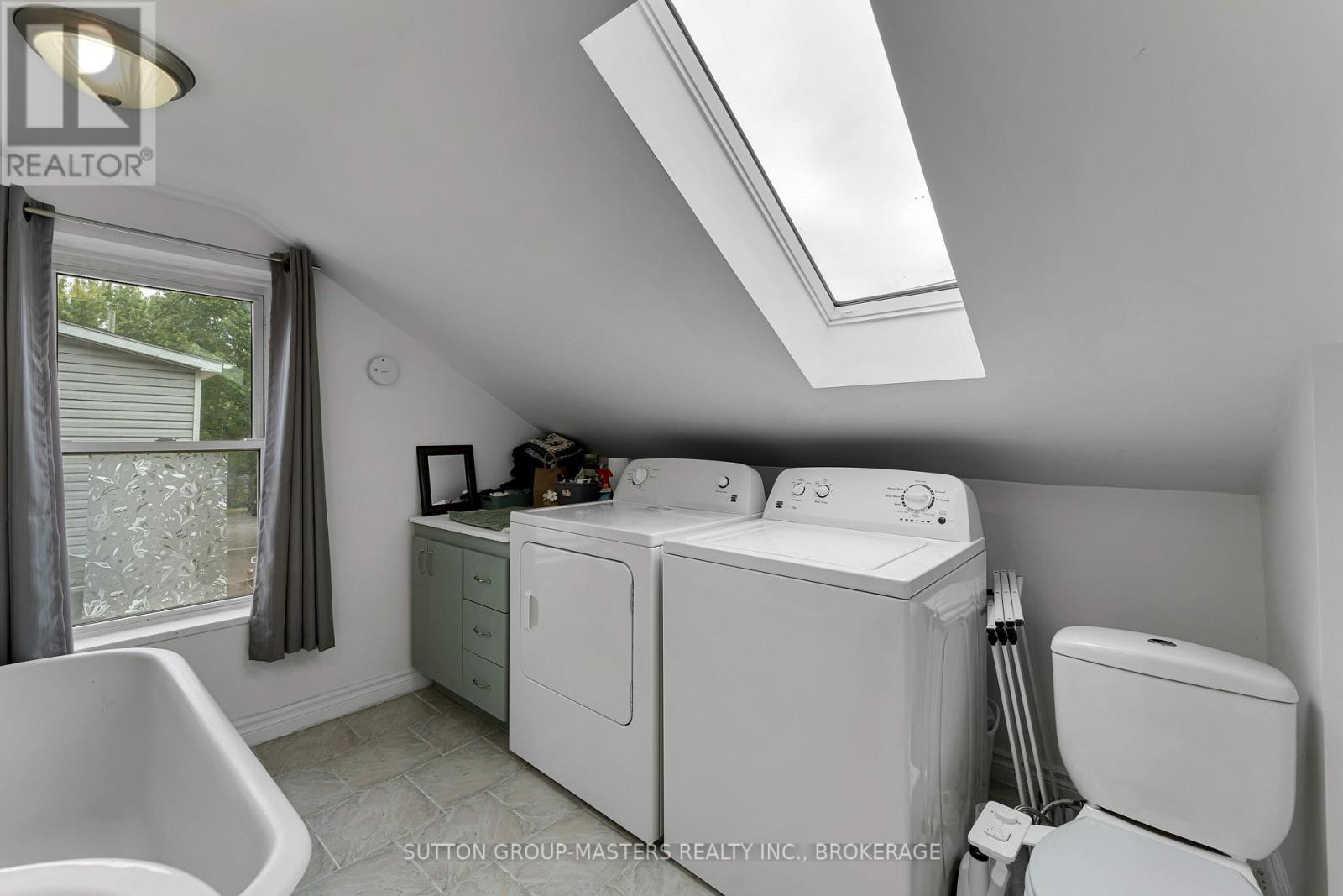 60 Centre Street, Gananoque, Ontario K7G 2H7 - Photo 26 - X12538454