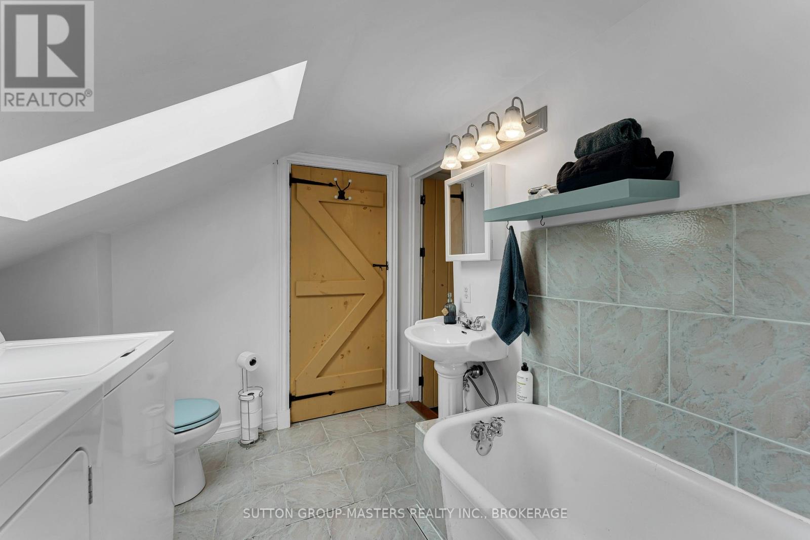 60 Centre Street, Gananoque, Ontario K7G 2H7 - Photo 27 - X12538454