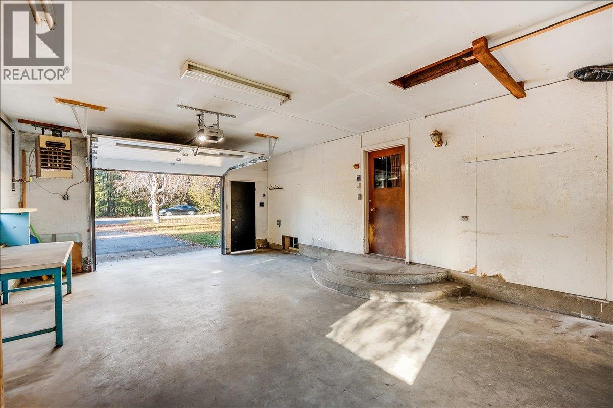 940 Columbia Road, Castlegar, British Columbia  V1N 4K5 - Photo 16 - 10369092