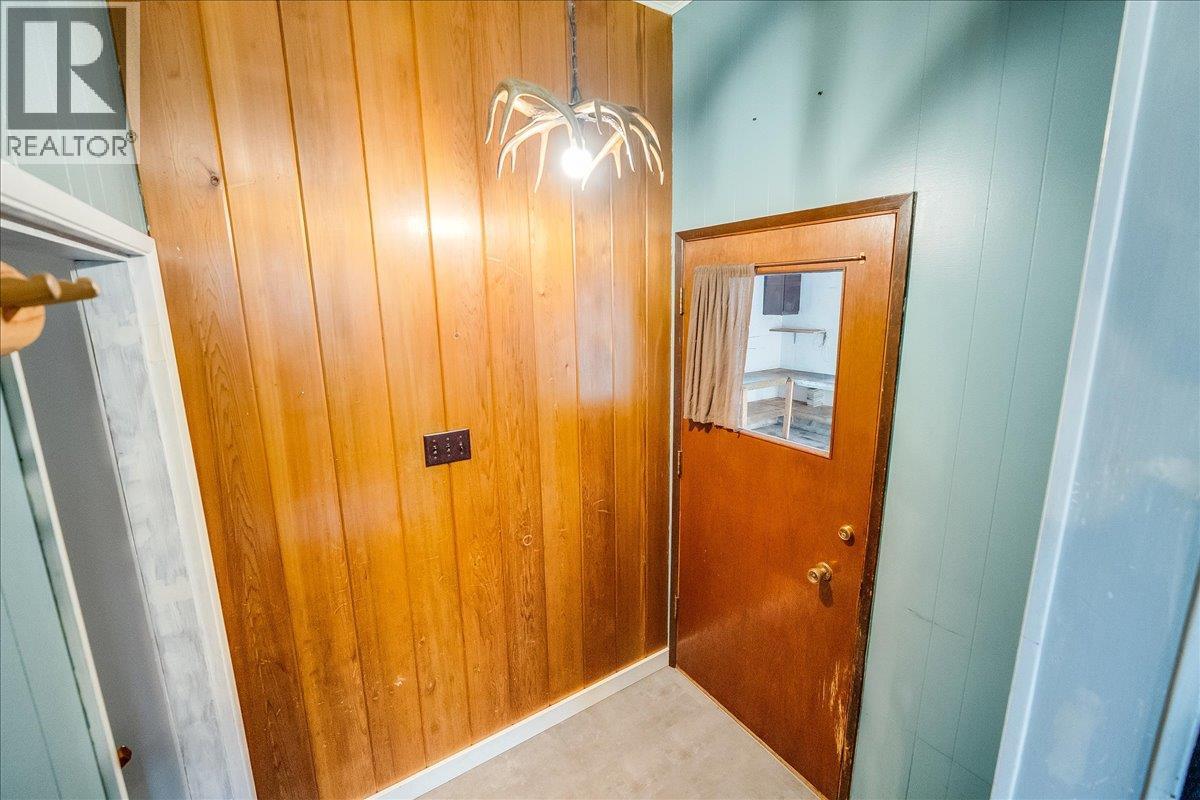 940 Columbia Road, Castlegar, British Columbia  V1N 4K5 - Photo 18 - 10369092