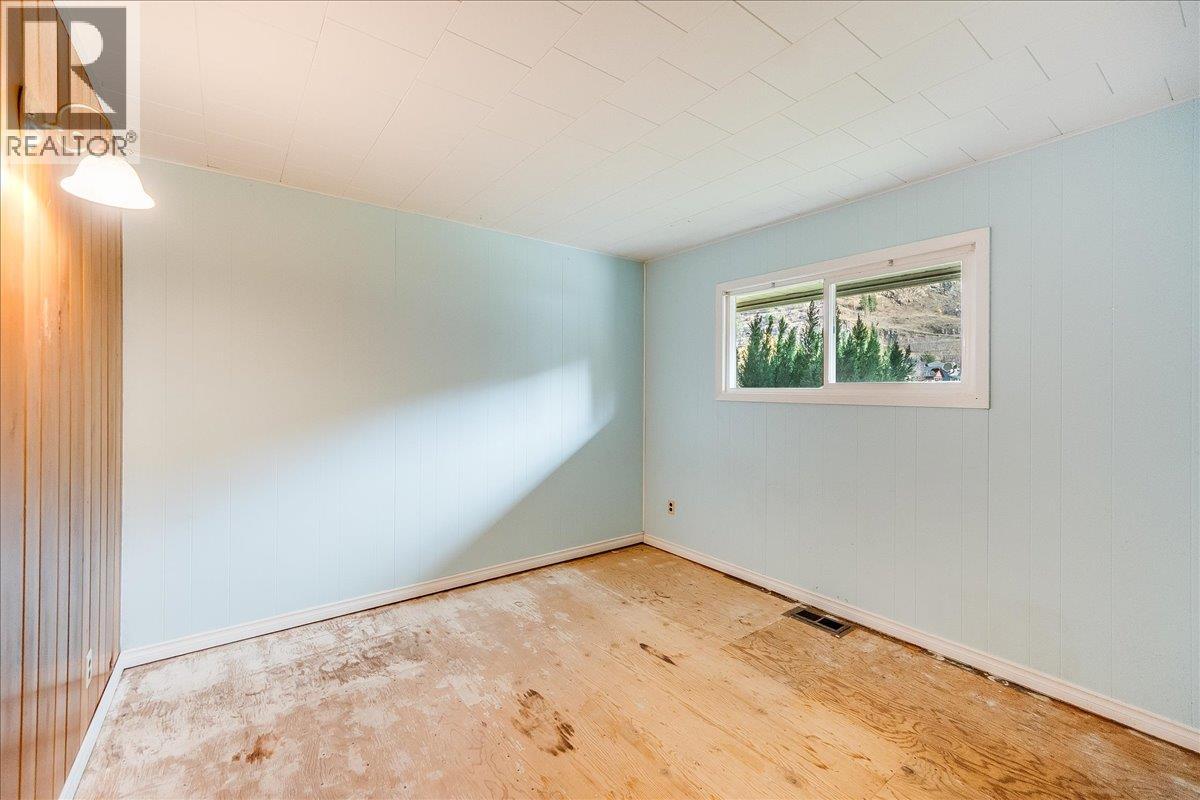 940 Columbia Road, Castlegar, British Columbia  V1N 4K5 - Photo 36 - 10369092