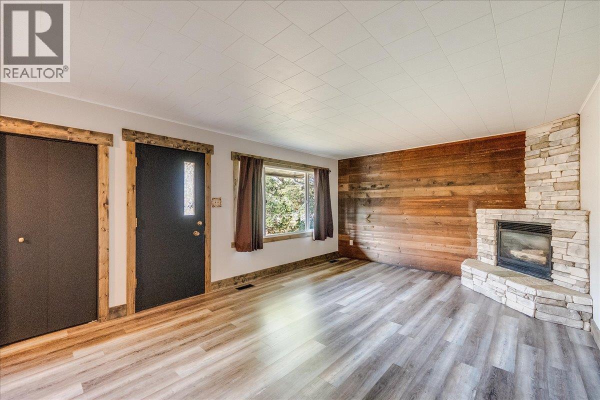 940 Columbia Road, Castlegar, British Columbia  V1N 4K5 - Photo 27 - 10369092