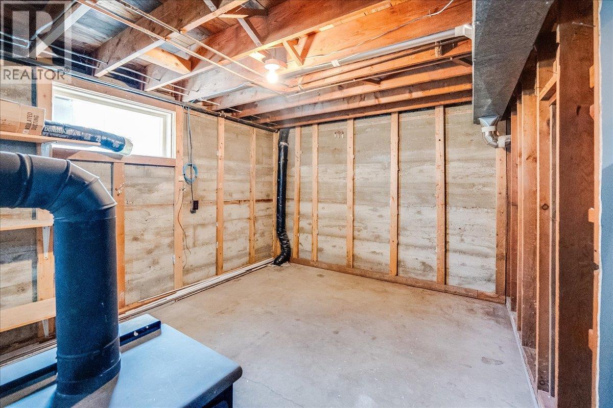 940 Columbia Road, Castlegar, British Columbia  V1N 4K5 - Photo 45 - 10369092