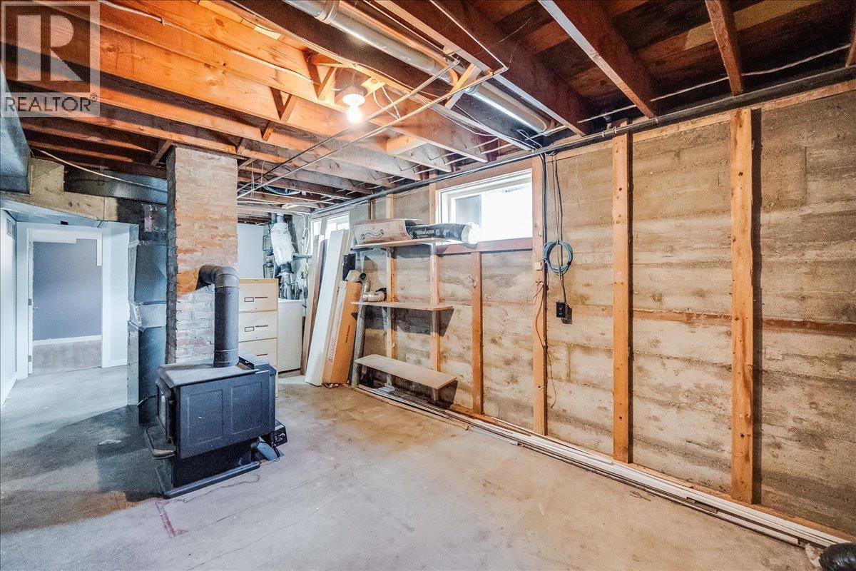 940 Columbia Road, Castlegar, British Columbia  V1N 4K5 - Photo 43 - 10369092