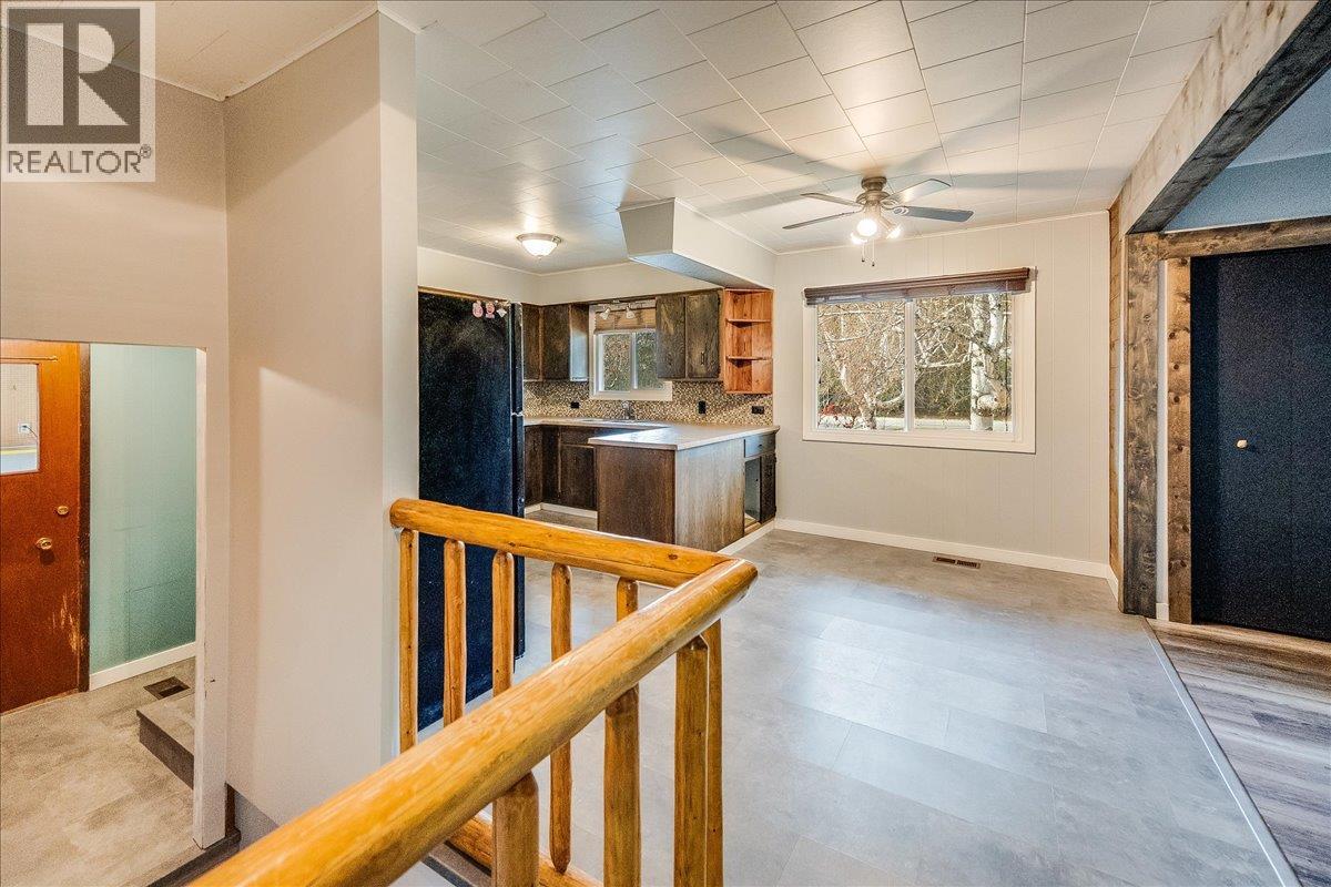 940 Columbia Road, Castlegar, British Columbia  V1N 4K5 - Photo 26 - 10369092