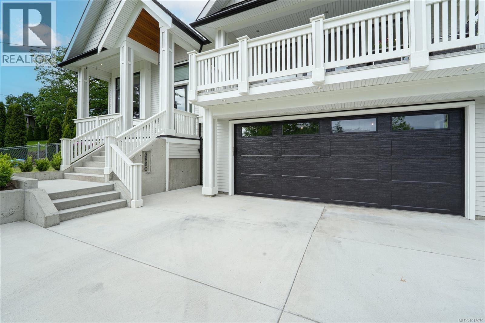 3880 Wilkinson Rd, Saanich, British Columbia  V8Z 5A2 - Photo 4 - 1012070