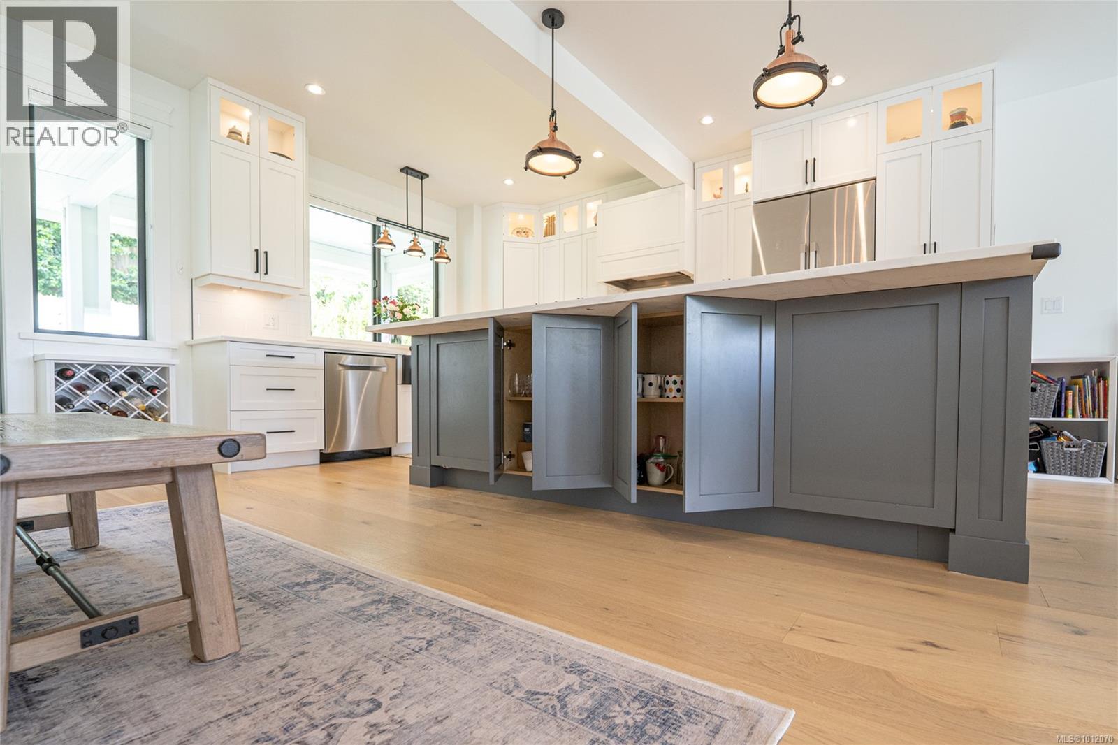 3880 Wilkinson Rd, Saanich, British Columbia  V8Z 5A2 - Photo 11 - 1012070