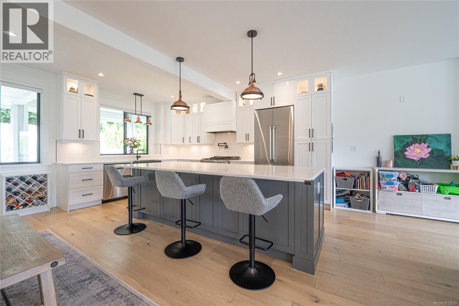 3880 Wilkinson Rd, Saanich, British Columbia  V8Z 5A2 - Photo 10 - 1012070