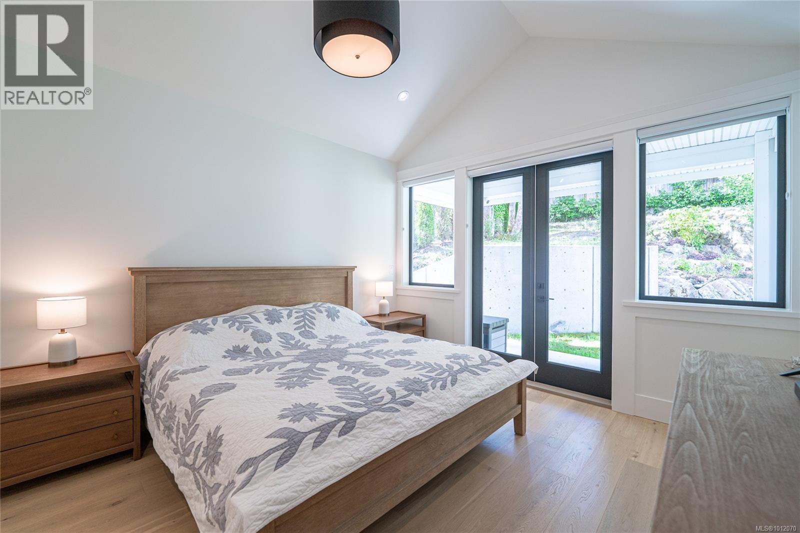 3880 Wilkinson Rd, Saanich, British Columbia  V8Z 5A2 - Photo 37 - 1012070