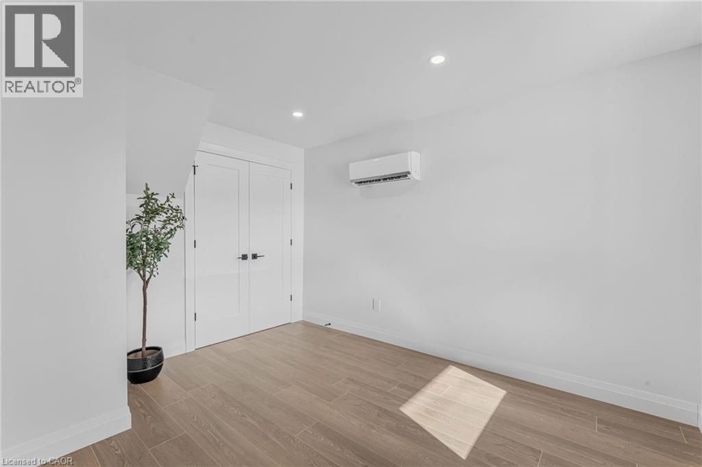 3 Ball Avenue E, St. Catharines, Ontario  L2T 1B4 - Photo 5 - 40781983