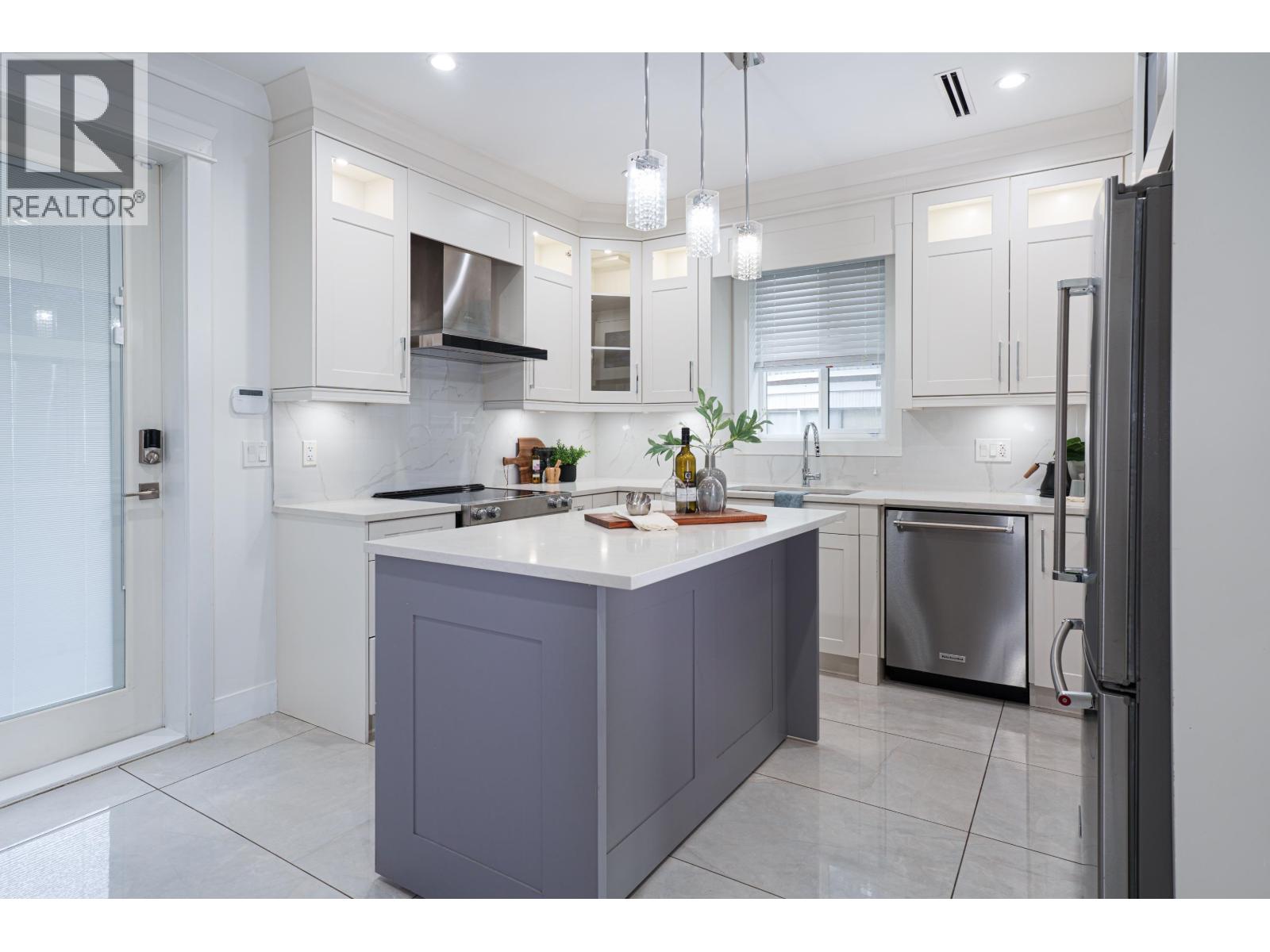 3216 Vimy Crescent, Vancouver, British Columbia  V5M 4B4 - Photo 3 - R3066438