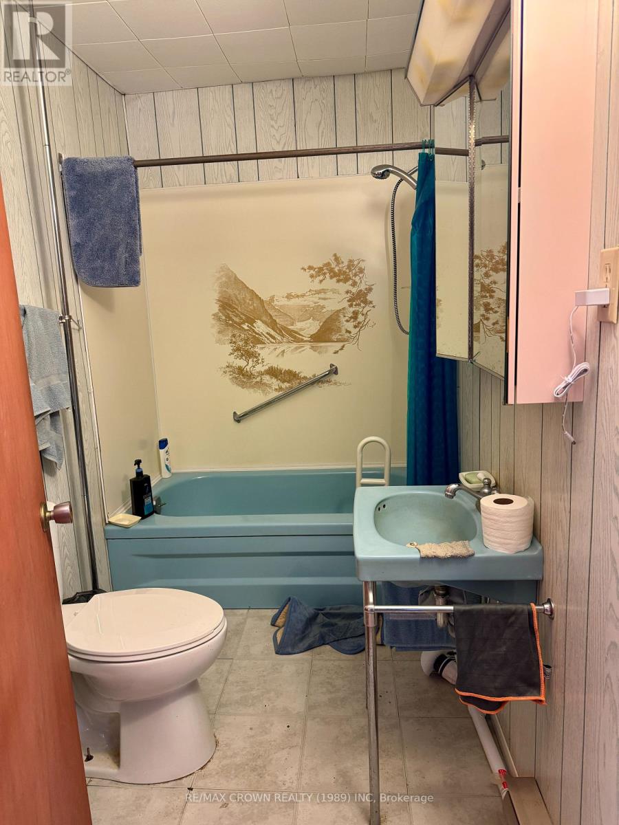 209 Ross Road, Smooth Rock Falls, Ontario  P0L 2B0 - Photo 10 - T12538558