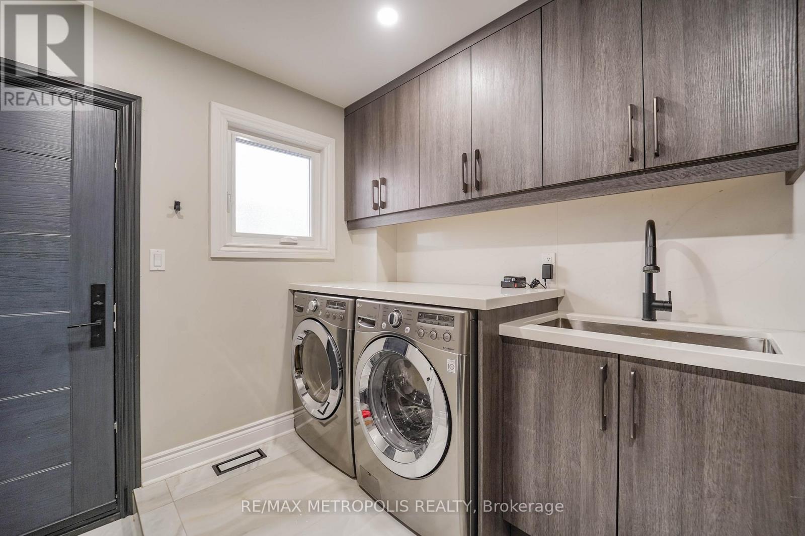 4392 Grassland Crescent, Mississauga, Ontario  L5V 1E2 - Photo 13 - W12536824