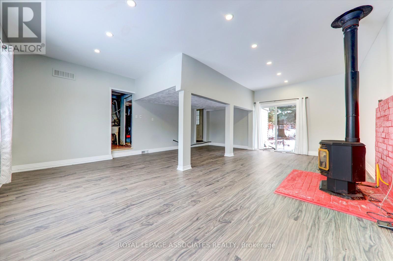 21654 Warden Avenue, East Gwillimbury, Ontario  L0G 1R0 - Photo 10 - N12538242