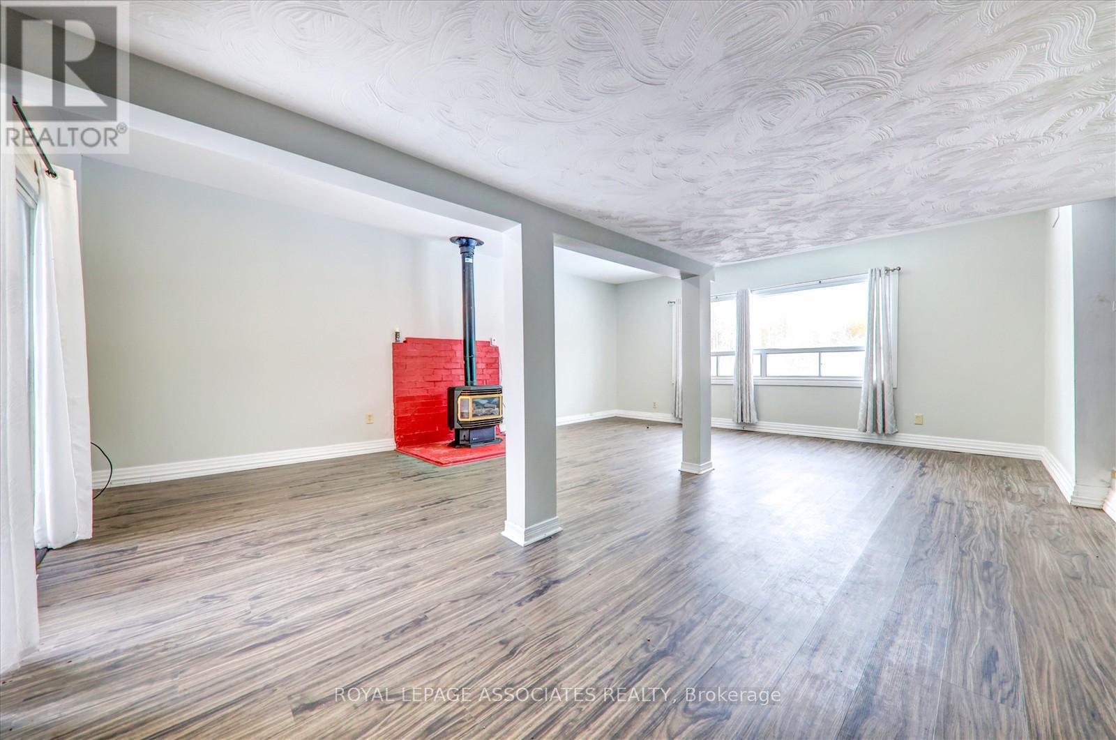 21654 Warden Avenue, East Gwillimbury, Ontario  L0G 1R0 - Photo 13 - N12538242