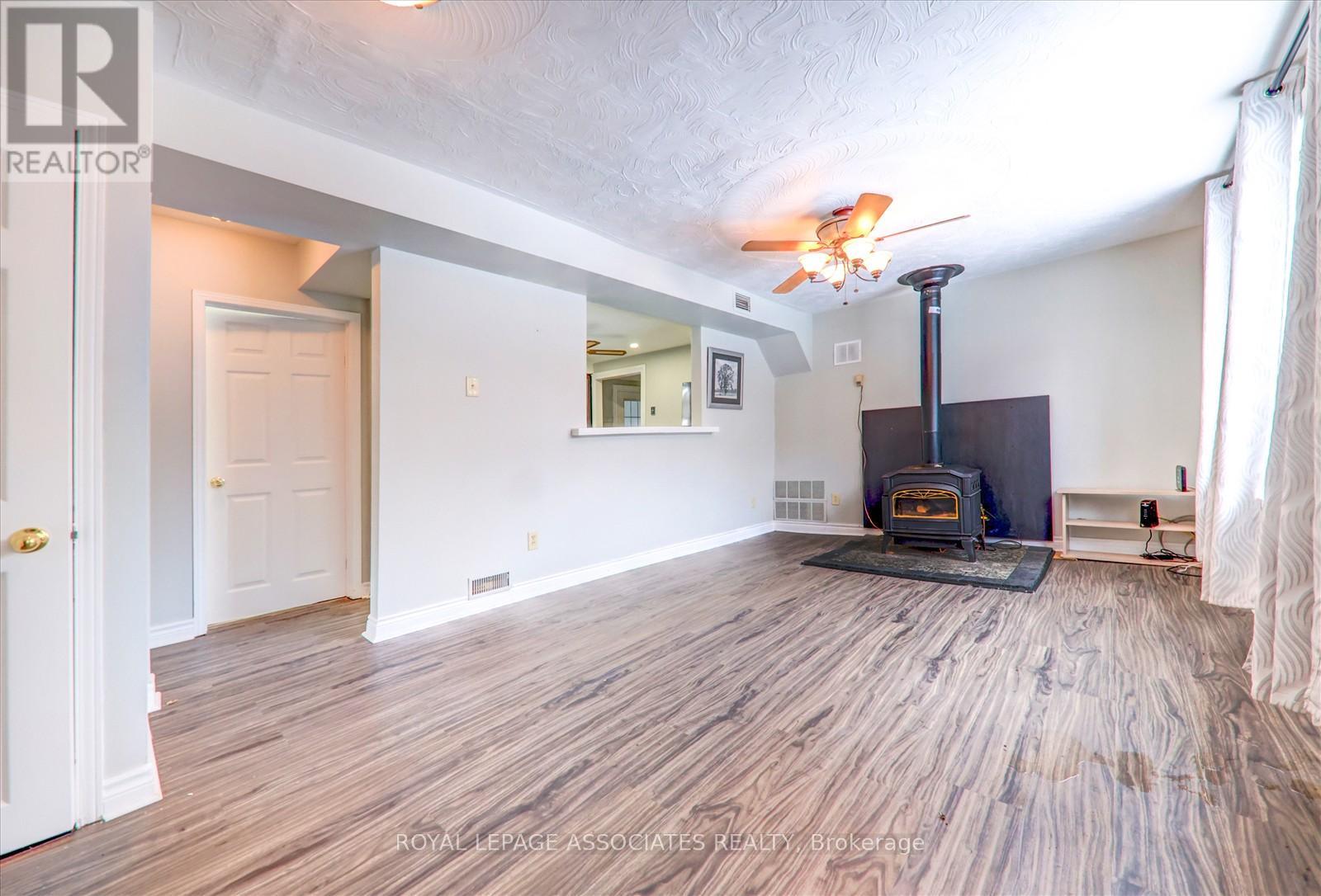 21654 Warden Avenue, East Gwillimbury, Ontario  L0G 1R0 - Photo 3 - N12538242