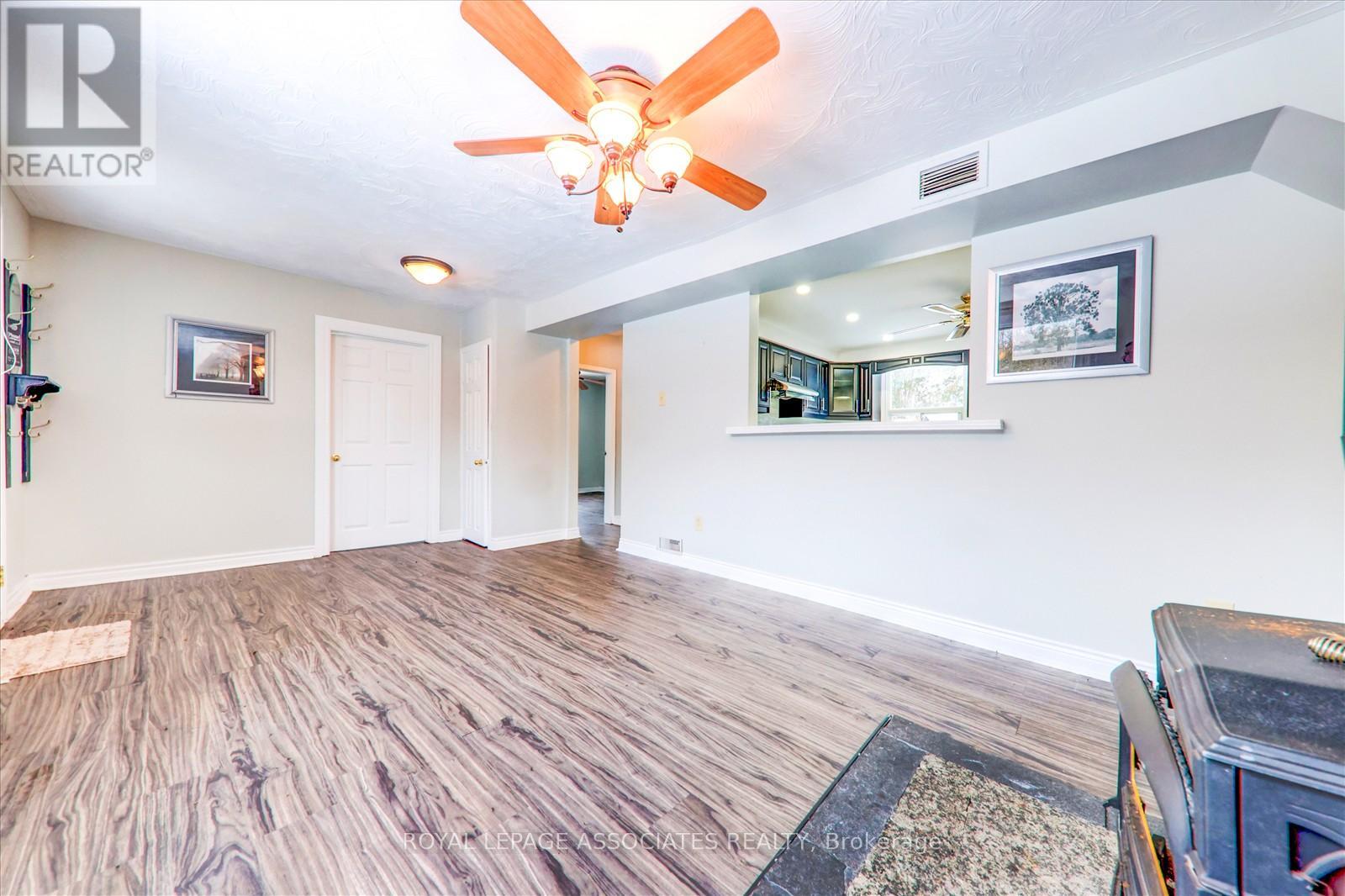 21654 Warden Avenue, East Gwillimbury, Ontario  L0G 1R0 - Photo 5 - N12538242