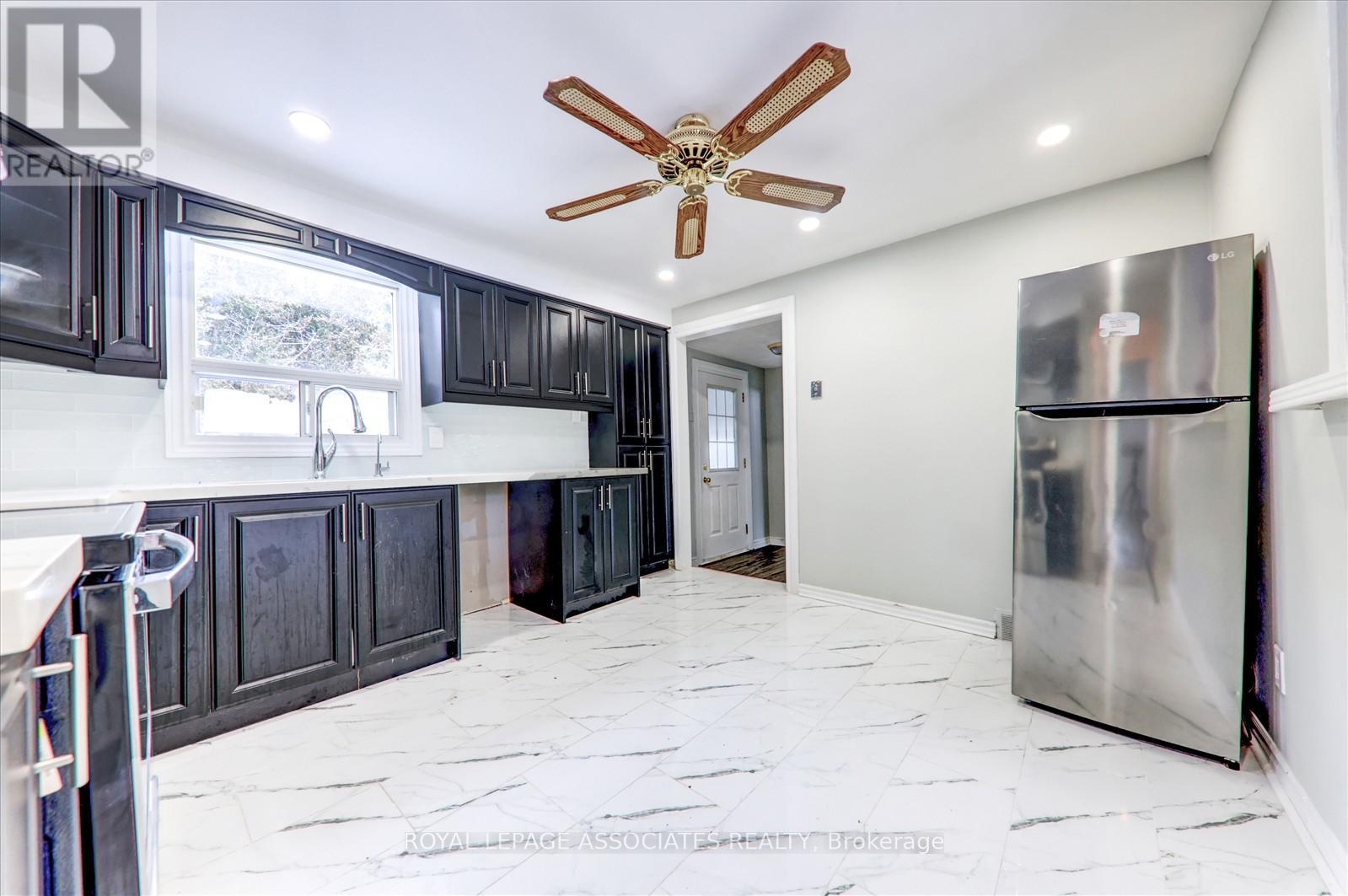 21654 Warden Avenue, East Gwillimbury, Ontario  L0G 1R0 - Photo 8 - N12538242