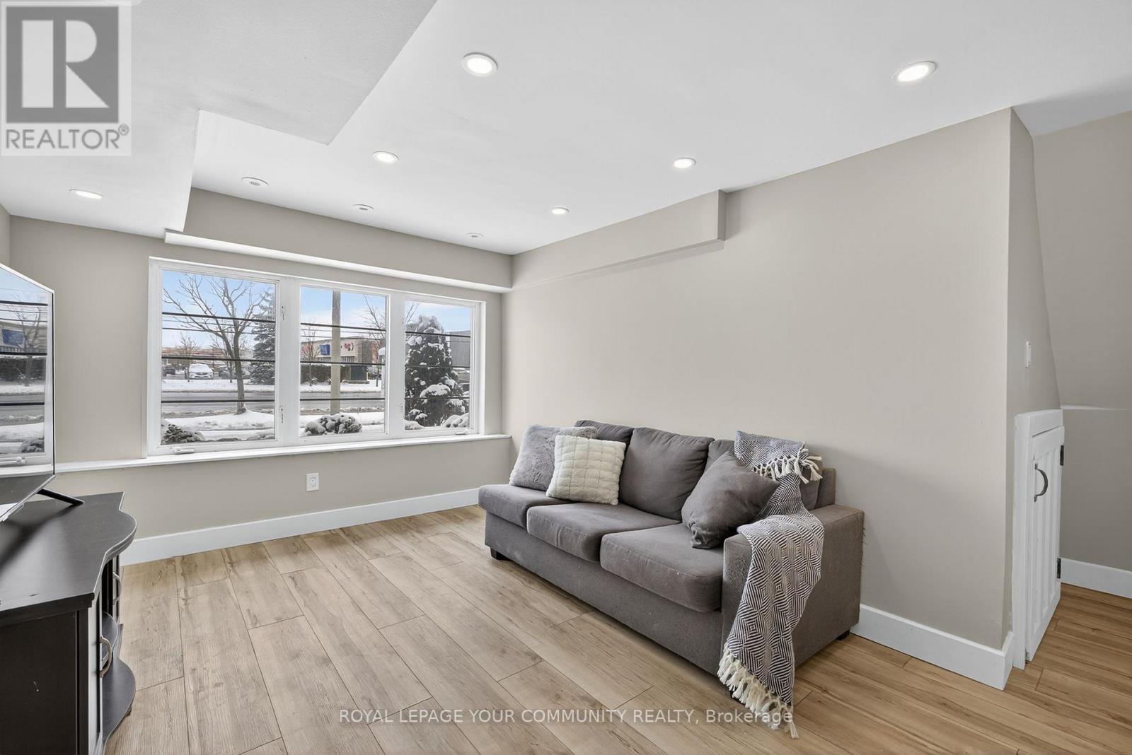 193 Zokol Drive, Aurora, Ontario  L4G 0B8 - Photo 18 - N12538246