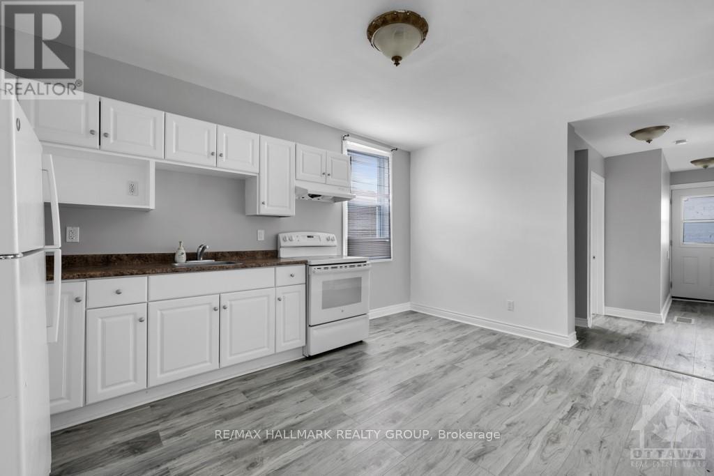833 Maplewood Avenue, Ottawa, Ontario K2B 5V4 - Photo 5 - X12538296