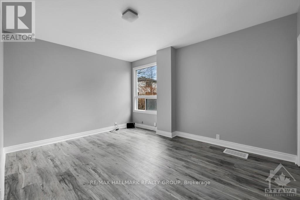 833 Maplewood Avenue, Ottawa, Ontario K2B 5V4 - Photo 7 - X12538296