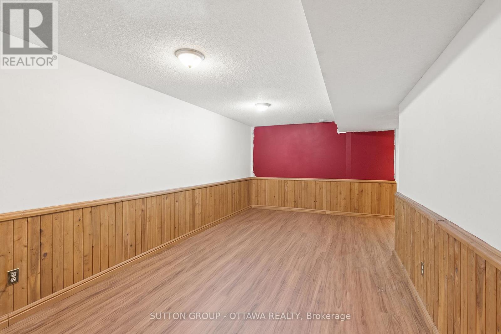 10 Foxleigh Crescent, Ottawa, Ontario  K2M 1B5 - Photo 11 - X12538334