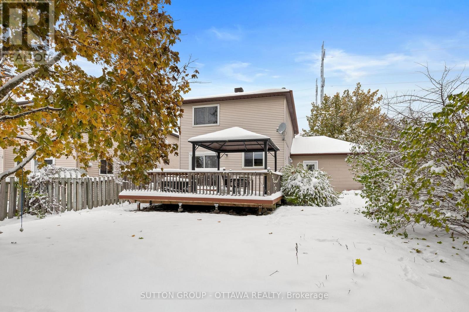 10 Foxleigh Crescent, Ottawa, Ontario  K2M 1B5 - Photo 14 - X12538334