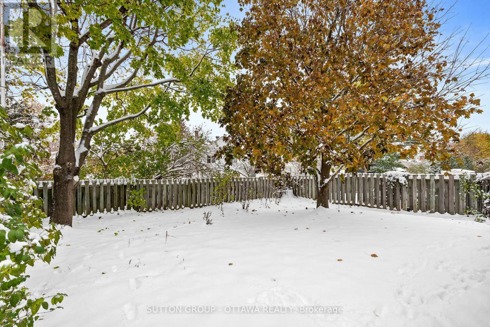 10 Foxleigh Crescent, Ottawa, Ontario  K2M 1B5 - Photo 15 - X12538334