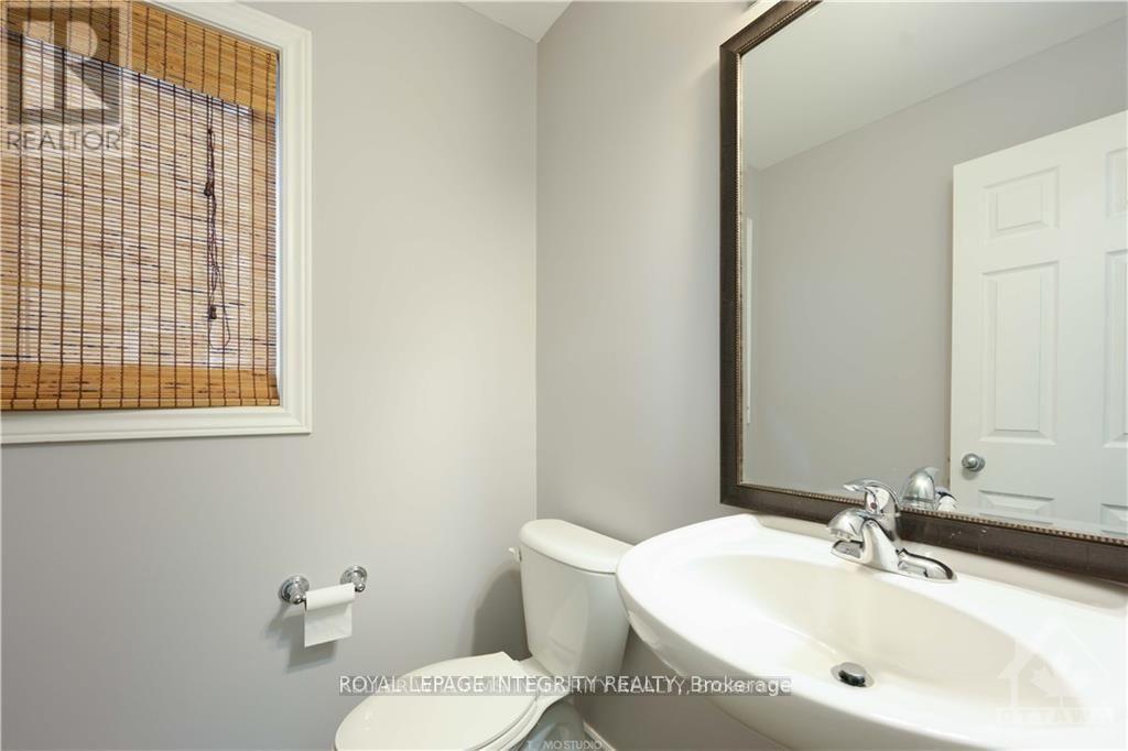 432 Temiskaming Crescent, Ottawa, Ontario  K2J 0V5 - Photo 3 - X12538386