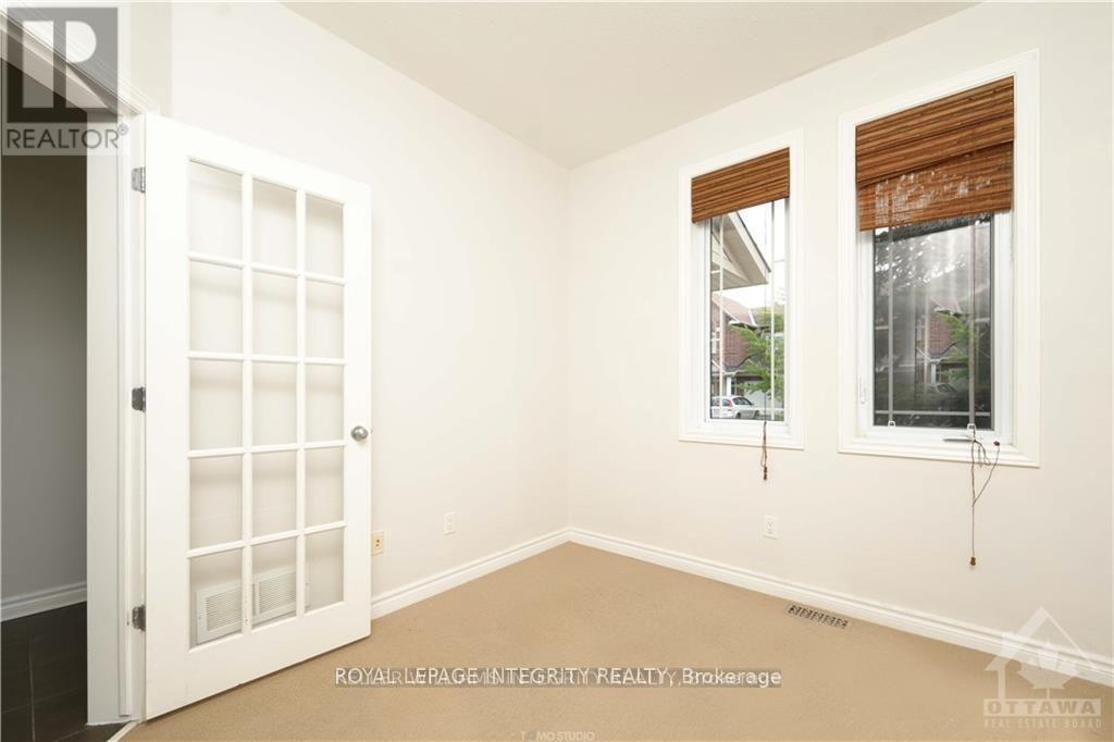 432 Temiskaming Crescent, Ottawa, Ontario  K2J 0V5 - Photo 4 - X12538386