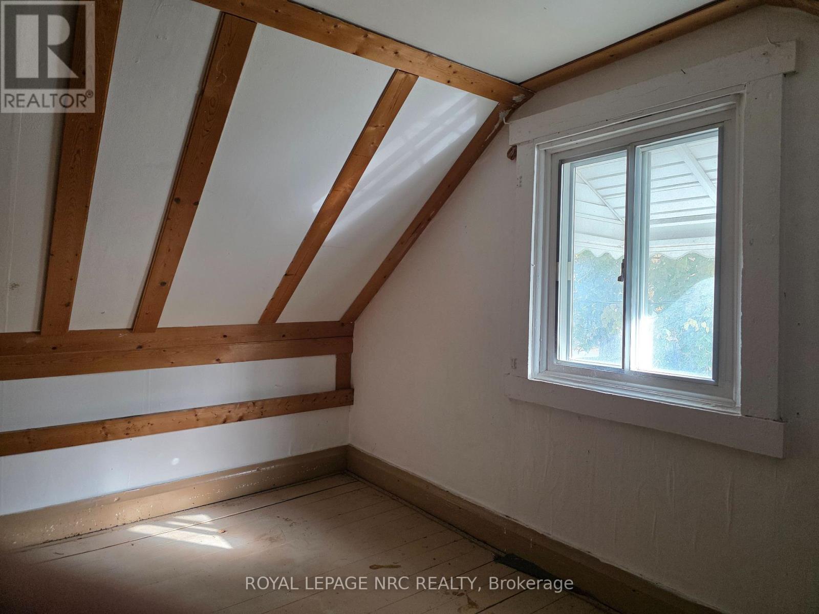 39 Manchester Avenue, St. Catharines, Ontario  L2R 1N9 - Photo 11 - X12538446