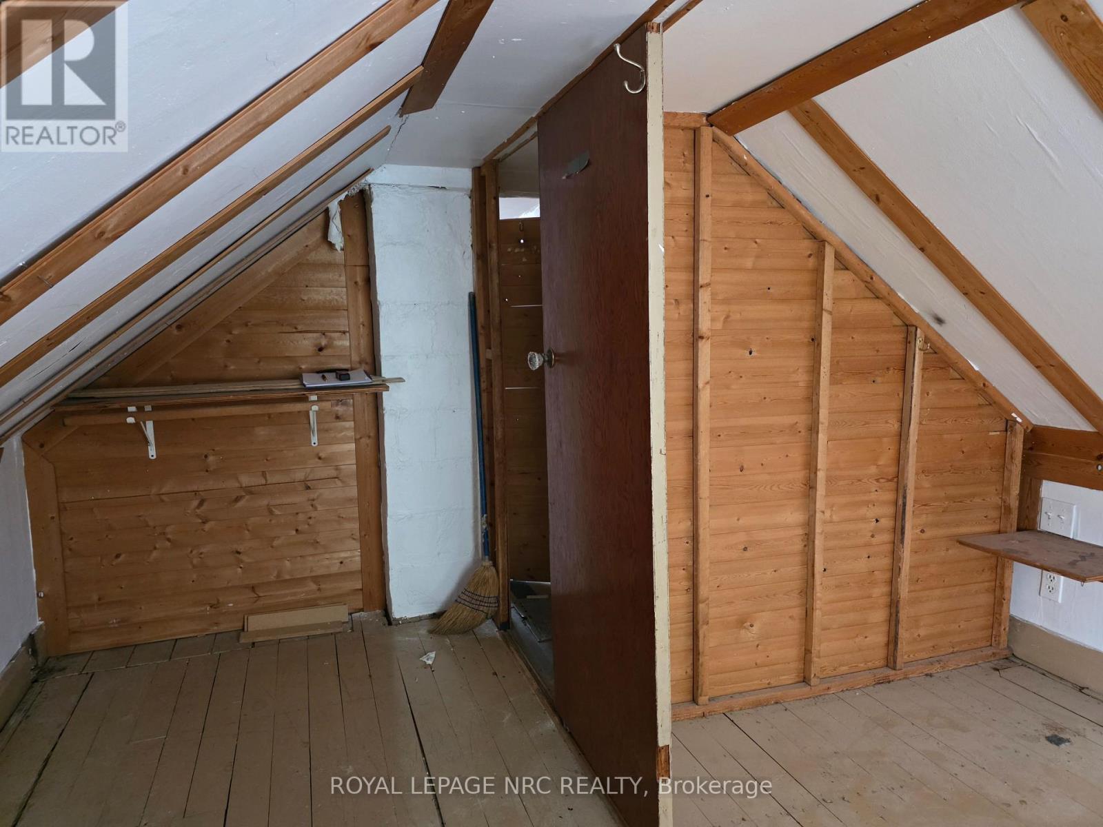 39 Manchester Avenue, St. Catharines, Ontario  L2R 1N9 - Photo 12 - X12538446