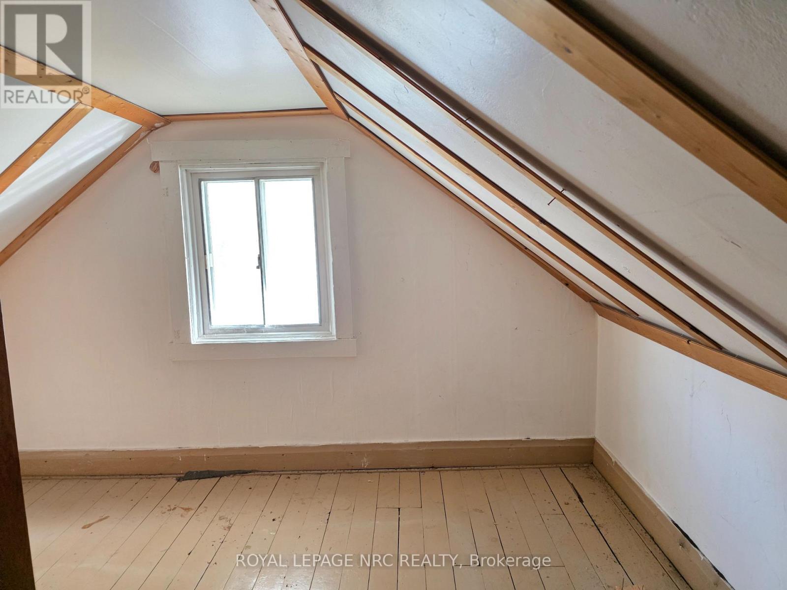 39 Manchester Avenue, St. Catharines, Ontario  L2R 1N9 - Photo 13 - X12538446