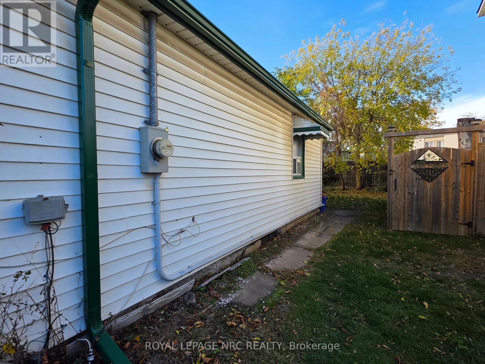 39 Manchester Avenue, St. Catharines, Ontario  L2R 1N9 - Photo 18 - X12538446