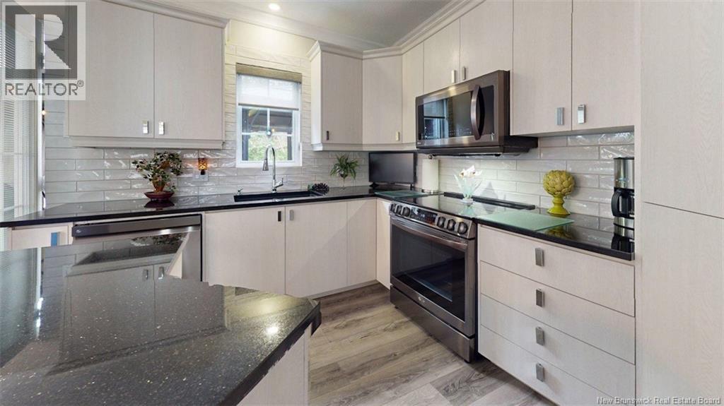 28 Des Trembles Street, Edmundston, New Brunswick  E7B 2Y2 - Photo 3 - NB122418