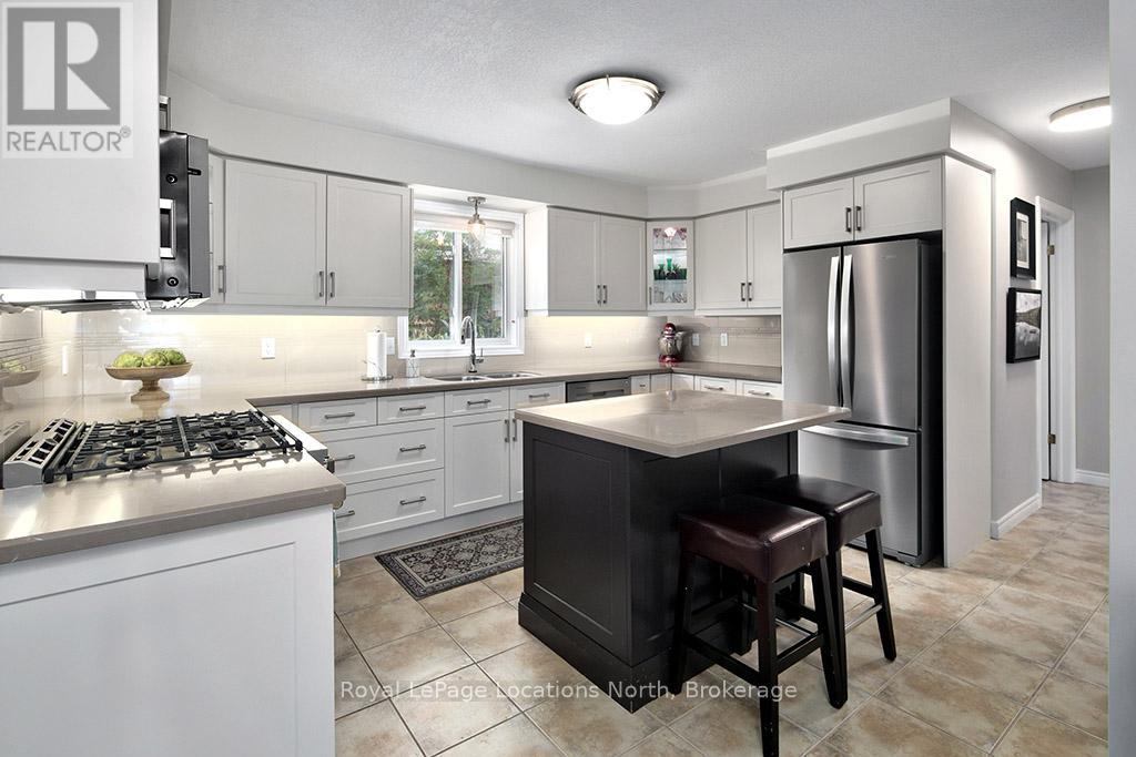 12 Georgian Meadows Drive, Collingwood, Ontario  L9Y 5G9 - Photo 10 - S12538310