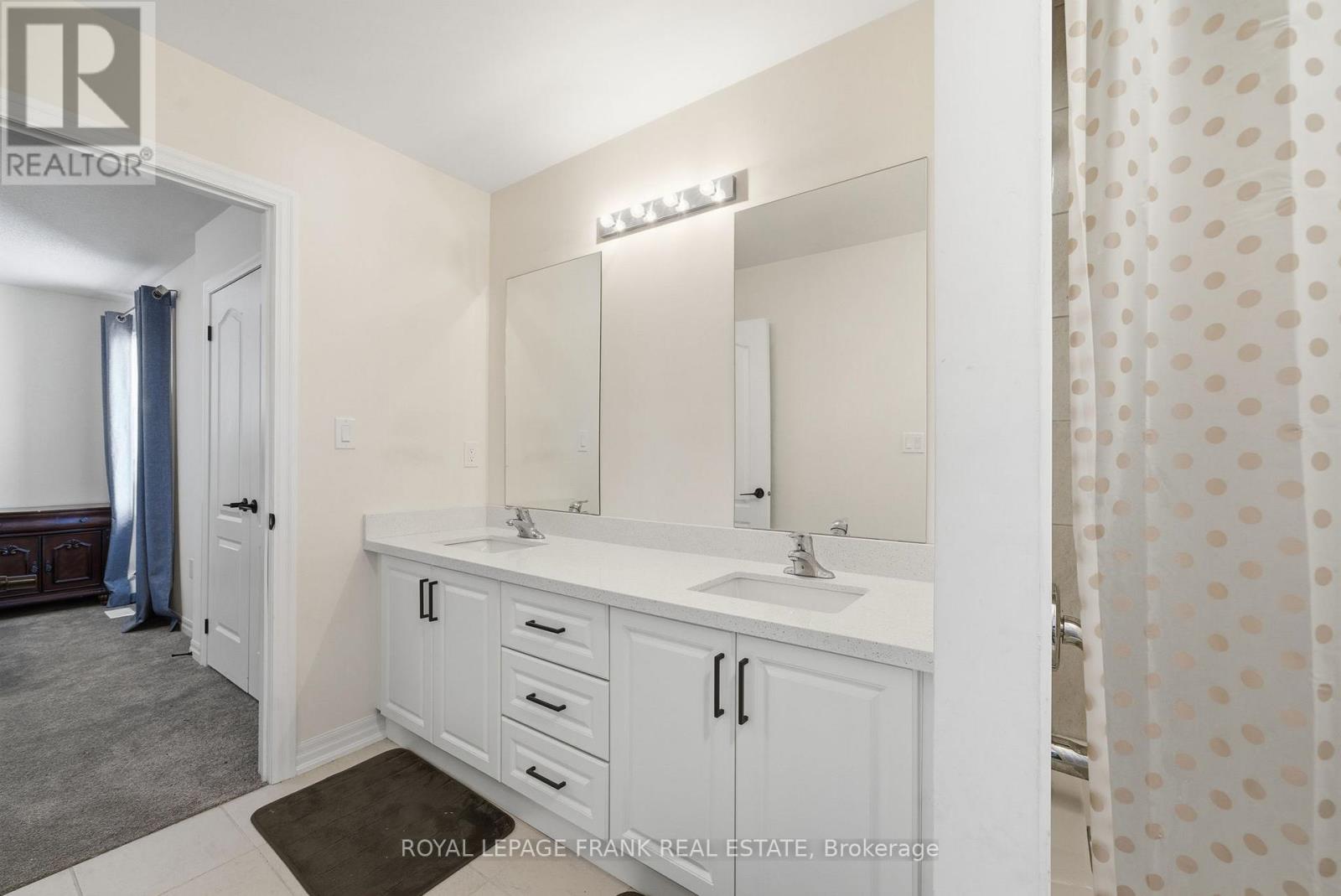 11 Fisher Road, Kawartha Lakes (Lindsay), Ontario  K9V 0P8 - Photo 31 - X12538368