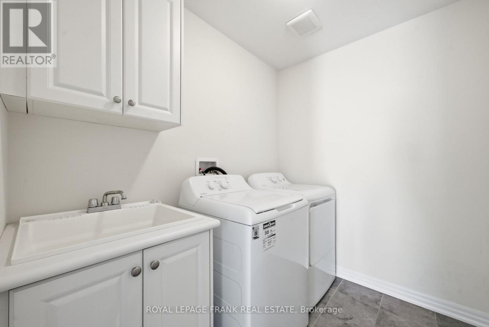 11 Fisher Road, Kawartha Lakes (Lindsay), Ontario  K9V 0P8 - Photo 35 - X12538368