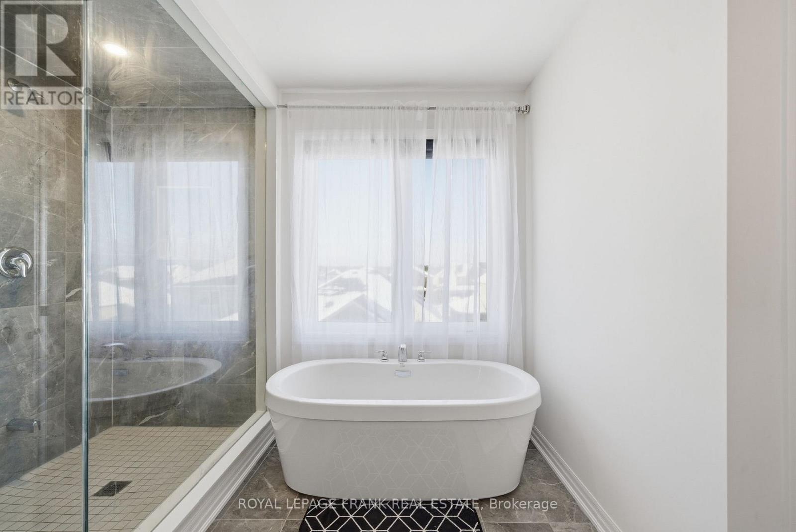 11 Fisher Road, Kawartha Lakes (Lindsay), Ontario  K9V 0P8 - Photo 40 - X12538368