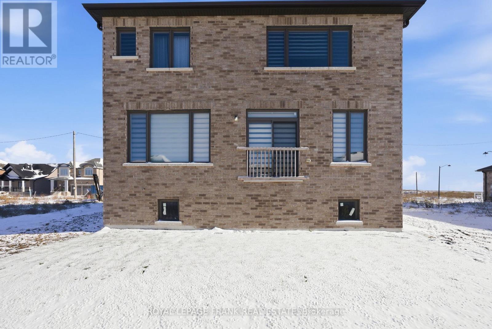 11 Fisher Road, Kawartha Lakes (Lindsay), Ontario  K9V 0P8 - Photo 45 - X12538368