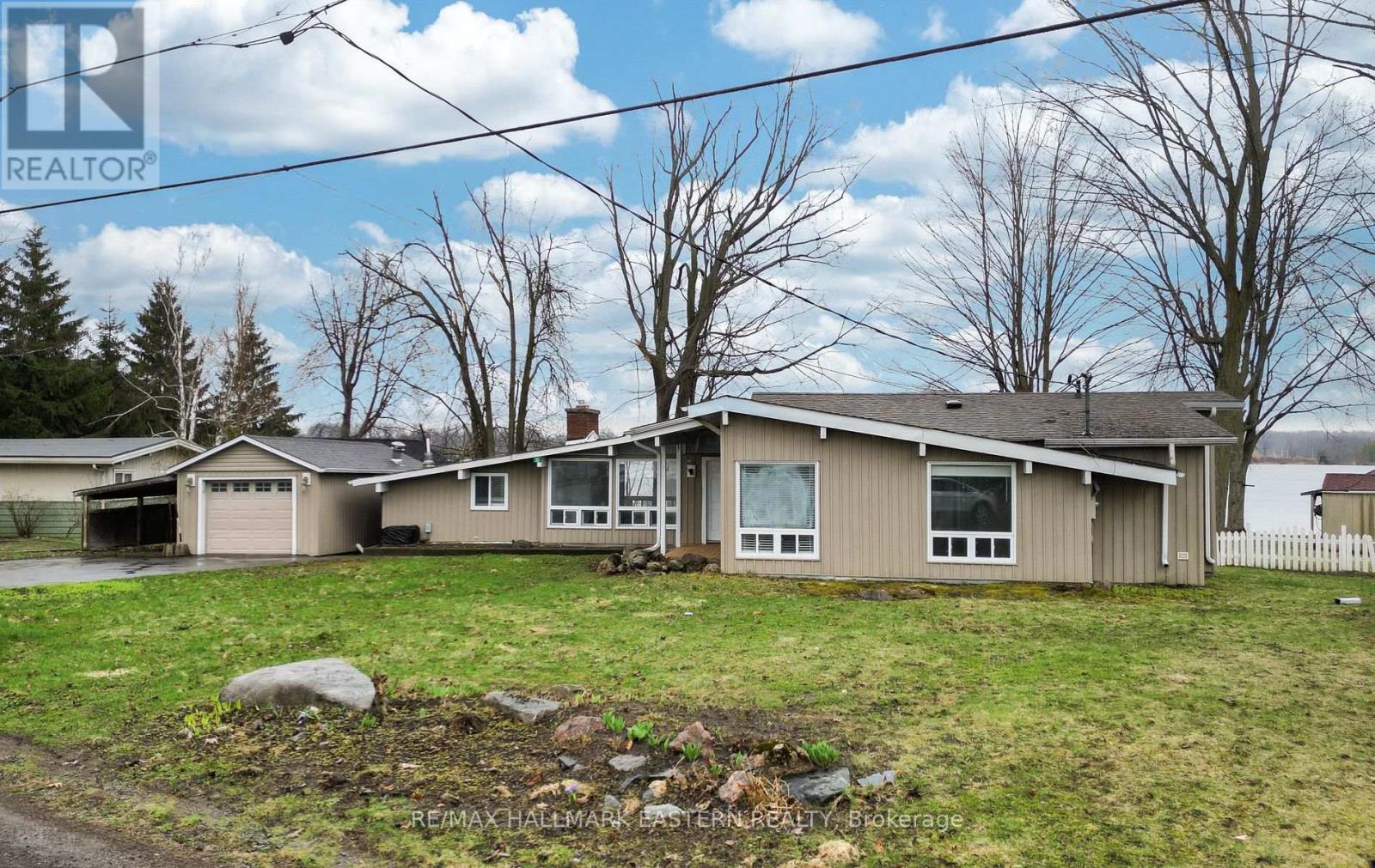 30 Edgewater Drive, Selwyn, Ontario K0L 1T0 - Photo 3 - X12538466