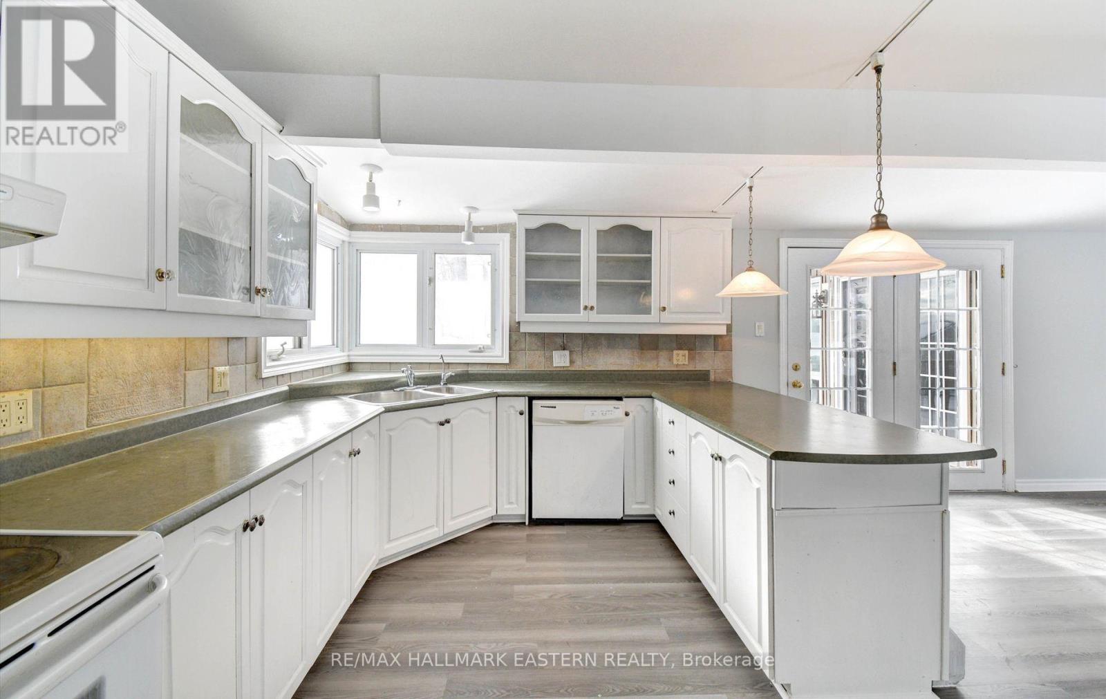 30 Edgewater Drive, Selwyn, Ontario K0L 1T0 - Photo 7 - X12538466