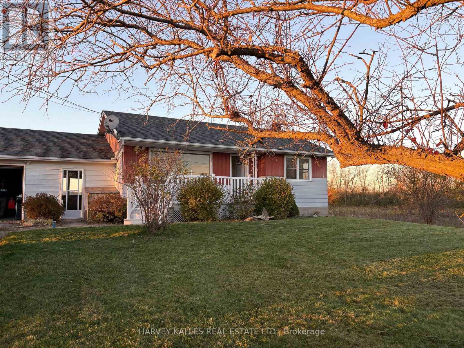 186 Grills Road, Quinte West, Ontario K8N 4Z5 - Photo 1 - X12538470