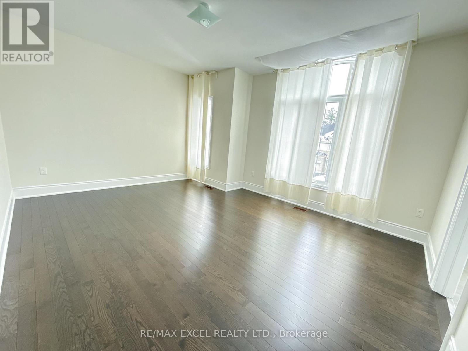 18 Macdonald Court, Richmond Hill, Ontario  L4E 4S3 - Photo 15 - N12524946