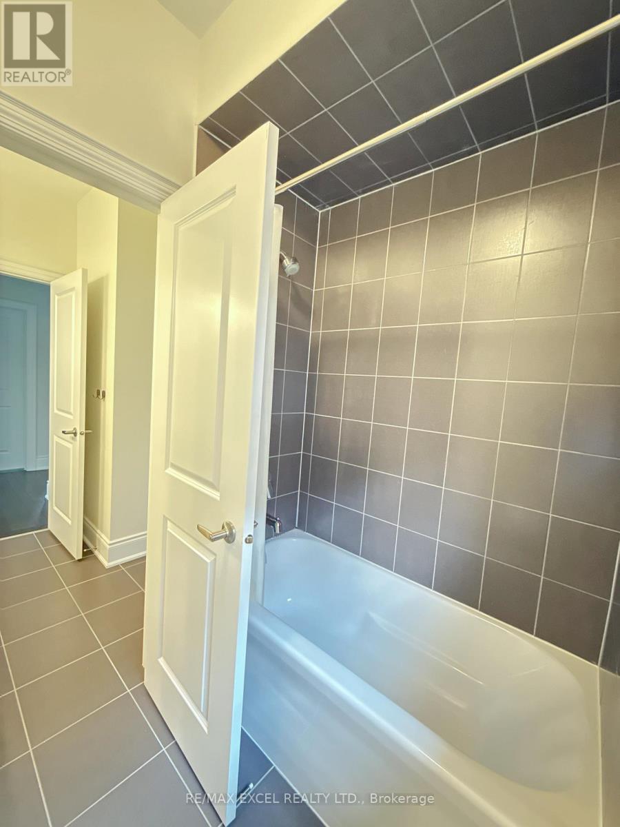 18 Macdonald Court, Richmond Hill, Ontario  L4E 4S3 - Photo 18 - N12524946