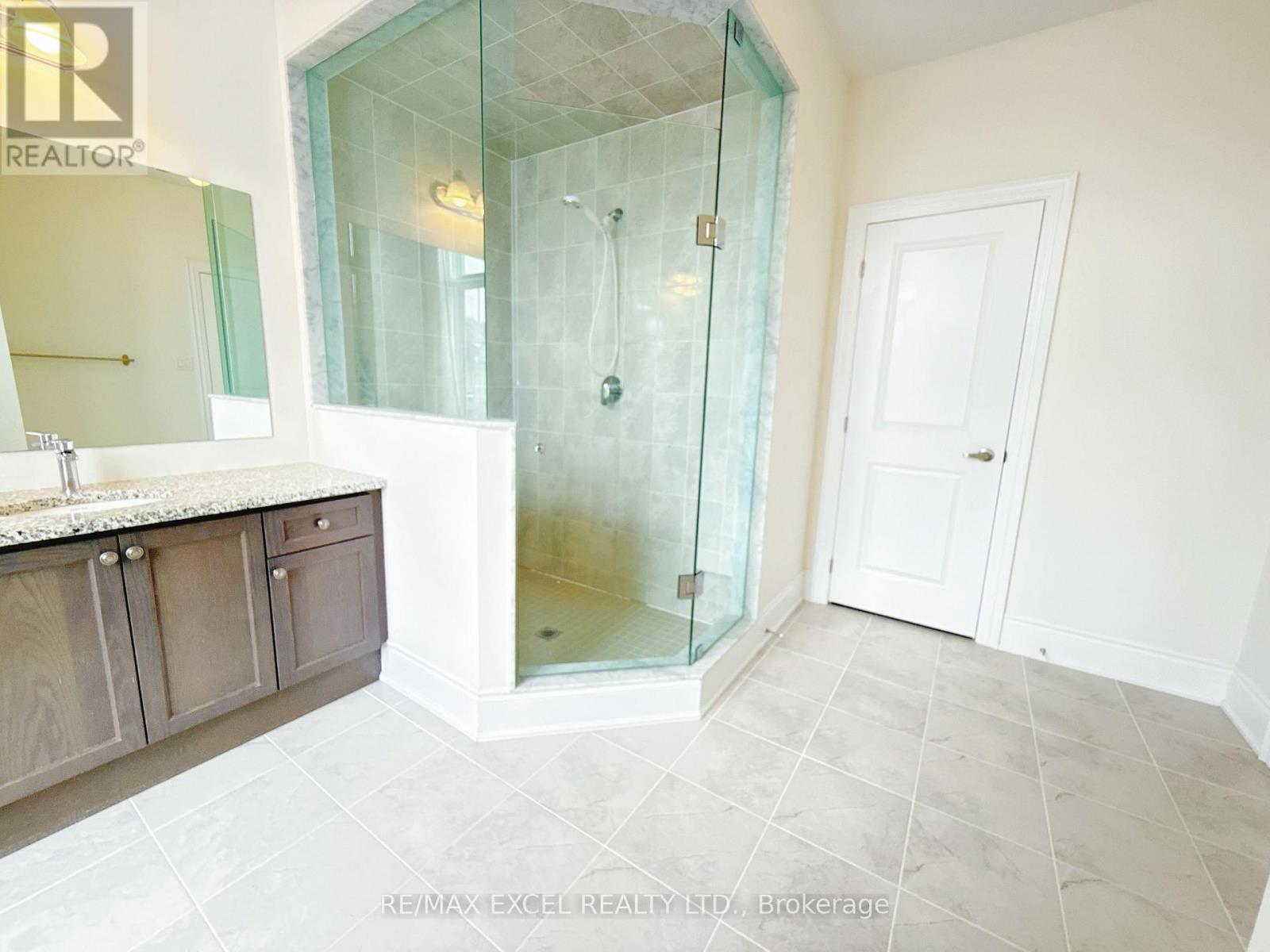 18 Macdonald Court, Richmond Hill, Ontario  L4E 4S3 - Photo 21 - N12524946