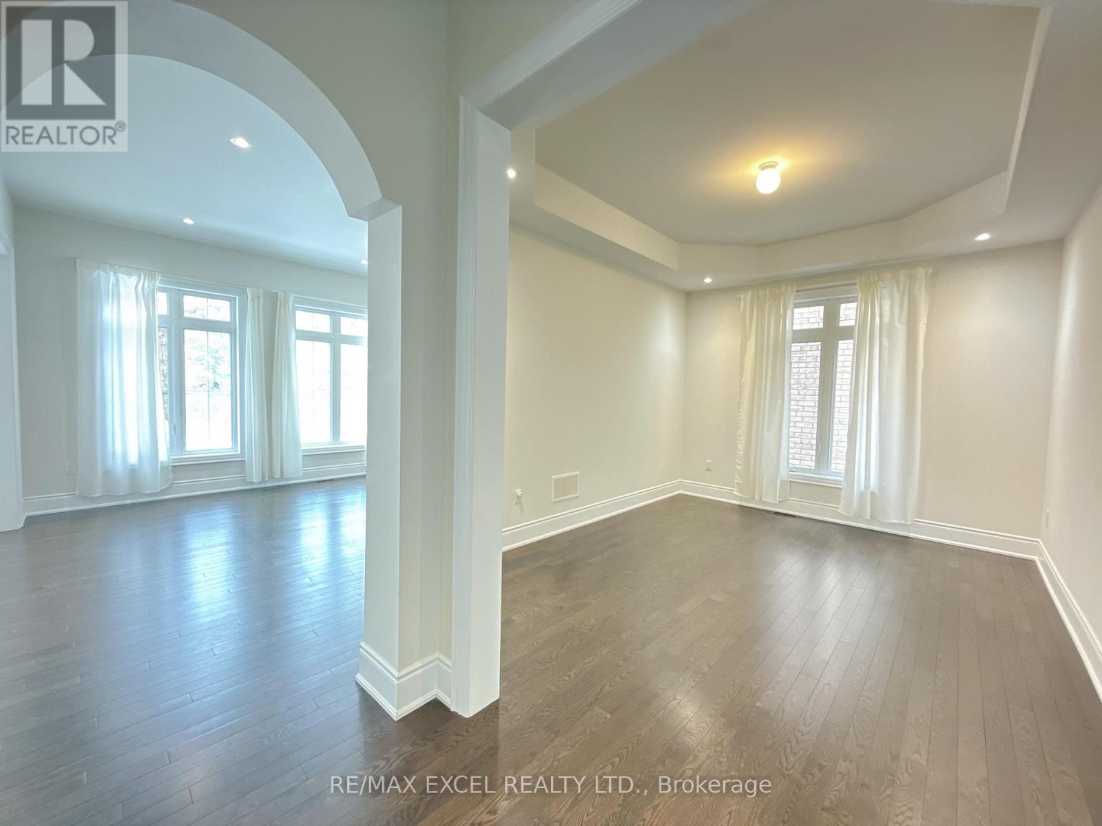 18 Macdonald Court, Richmond Hill, Ontario  L4E 4S3 - Photo 6 - N12524946