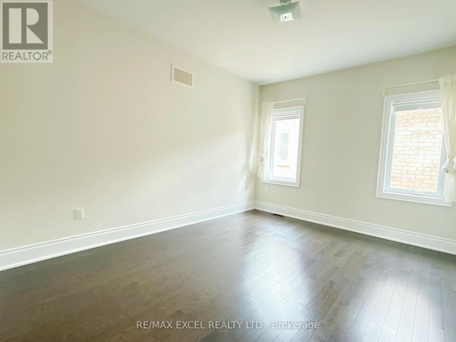 18 Macdonald Court, Richmond Hill, Ontario  L4E 4S3 - Photo 17 - N12524946