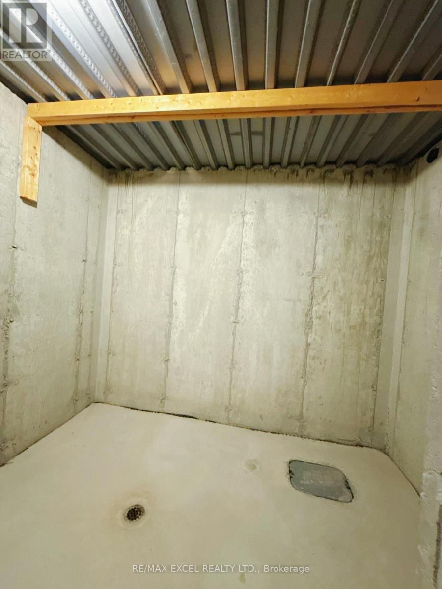 18 Macdonald Court, Richmond Hill, Ontario  L4E 4S3 - Photo 5 - N12524946